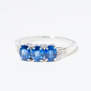 Vintage Kyanite & Diamond White Ring